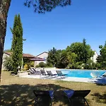 Bastide De Luzert Frühstückspension 3*