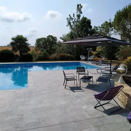 Bastide De Luzert Bed & Breakfast 3*