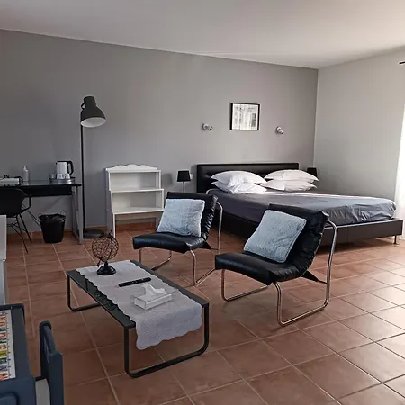 Oda ve Kahvaltı Bastide De Luzert 3*